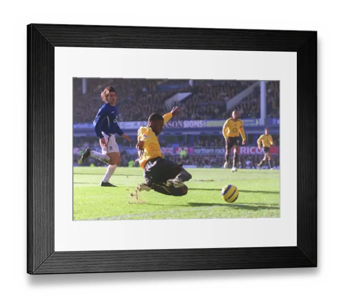 Framed Print : Kerrea Gilbert (Arsenal) Nuno Valenta (Everton) Framed Print : Kerrea Gilbert (Arsenal) Nuno Valenta (Everton)