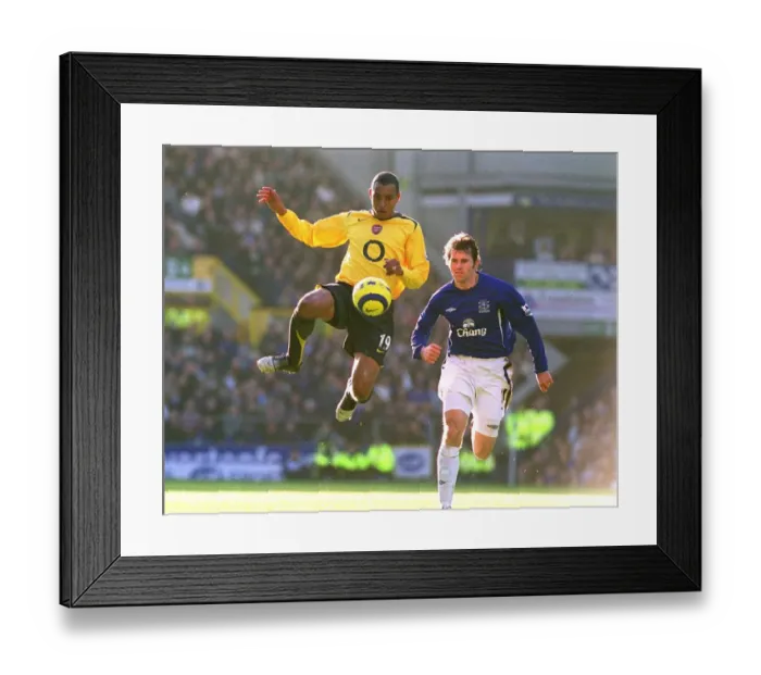 Framed Print : Gilberto (Arsenal) Kevin Kilbane (Everton)