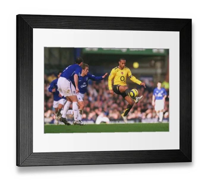 Framed Print : Thierry Henry (Arsenal) David Weir (Everton) Framed Print : Thierry Henry (Arsenal) David Weir (Everton)