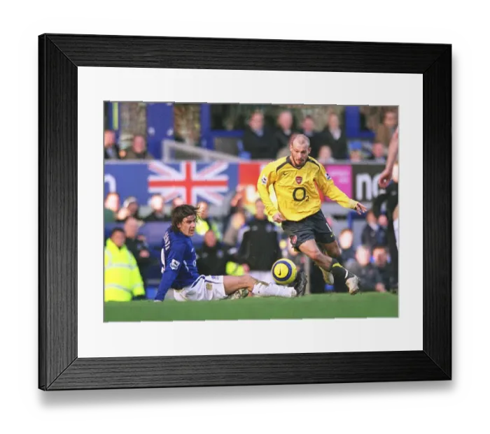 Framed Print : Freddie Ljungberg (Arsenal) Nuno Valenta (Everton) Framed Print : Freddie Ljungberg (Arsenal) Nuno Valenta (Everton)