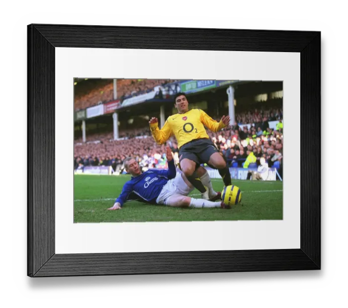 Framed Print : Jose Reyes (Arsenal) Tony Hibbert (Everton) Framed Print : Jose Reyes (Arsenal) Tony Hibbert (Everton)