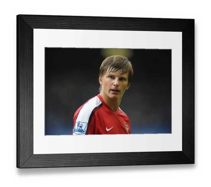 Framed Print : Arshavin's Triple Strike: Arsenal's Thrilling 6-1 Victory Over Everton (August 15, 2009)