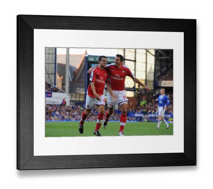 Framed Print : Unstoppable Duo: Fabregas and van Persie's Brilliant Moment - Arsenal's 6-1 Thrashing of Everton (August 2009)