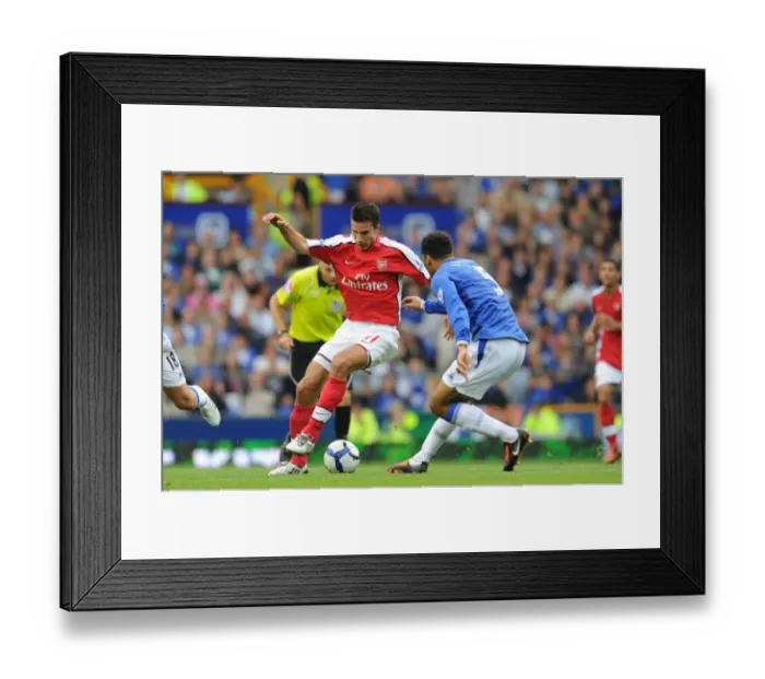 Framed Print : Robin van Persie (Arsenal) Joleon Lescott (Everton)