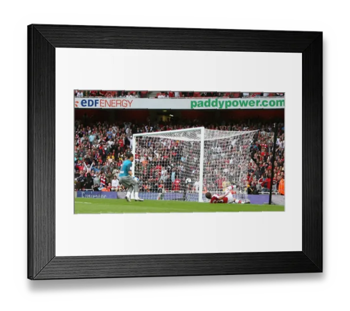 Framed Print : Andrey Arshavin scores his and Arsenals 2nd goal Framed Print : Andrey Arshavin scores his and Arsenals 2nd goal