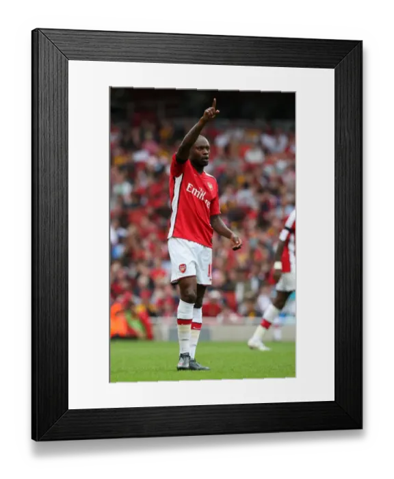 Framed Print : William Gallas's Leadership: Arsenal's 2-1 Victory over Atletico Madrid, Emirates Cup 2009