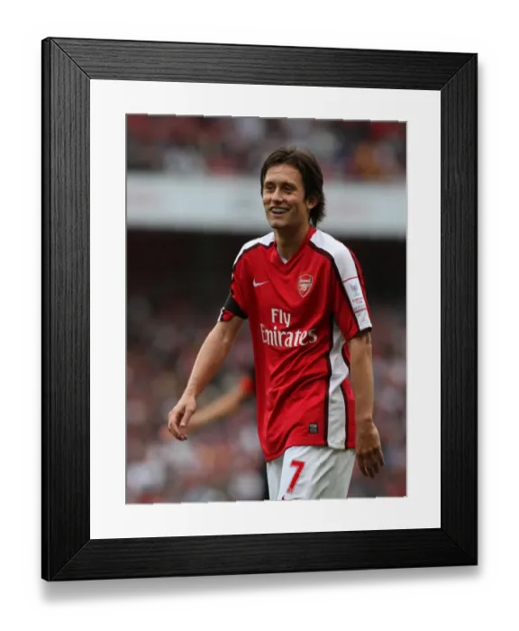 Framed Print : Tomas Rosicky in Action: Arsenal's 2-1 Win Over Atletico Madrid, Emirates Cup 2009