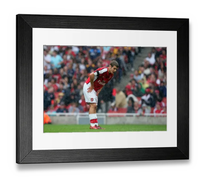 Framed Print : Jack Wilshere's Game-Winning Performance: Arsenal's Triumph over Atletico Madrid (2:1) in the Emirates Cup (2009)