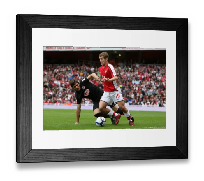 Framed Print : Jack Wilshere (Arsenal) Leandro Cabera (Atletico)