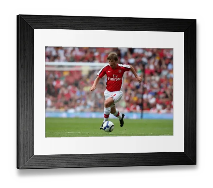 Framed Print : Arshavin's Brilliant Performance: Arsenal's 3-0 Crush of Rangers at Emirates Cup