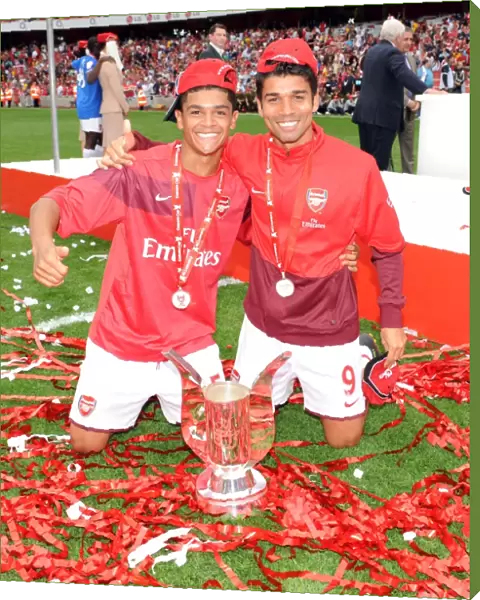 Denilson and Eduardo (Arsenal) with the Emirates Cup