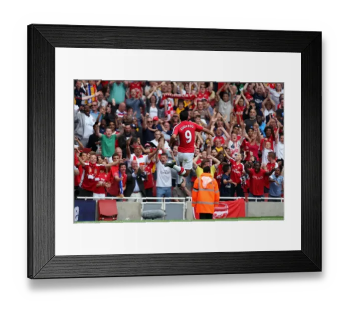 Framed Print : Eduardo's Double: Arsenal's 3-0 Victory Over Rangers in the Emirates Cup Framed Print : Eduardo's Double: Arsenal's 3-0 Victory Over Rangers in the Emirates Cup
