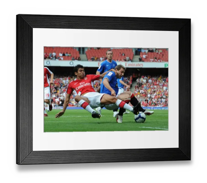 Framed Print : Eduardo (Arsenal) Kevin Thomson (Rangers)