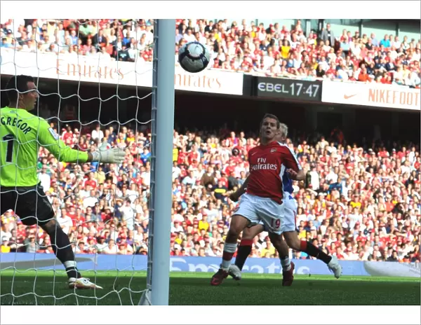 Jack Wilshere scores his 2nd goal Arsenals 3rd past Allan McGregor