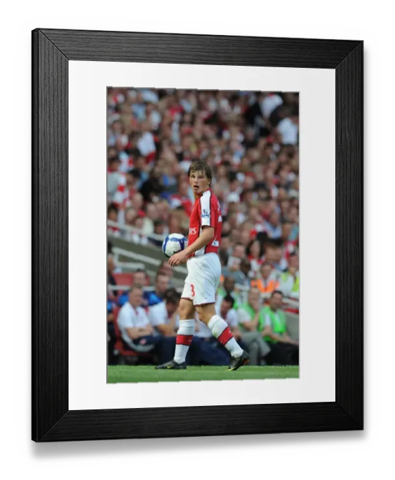 Framed Print : Arshavin's Brilliance: Arsenal's 4-1 Triumph Over Portsmouth at Emirates Stadium, 2009
