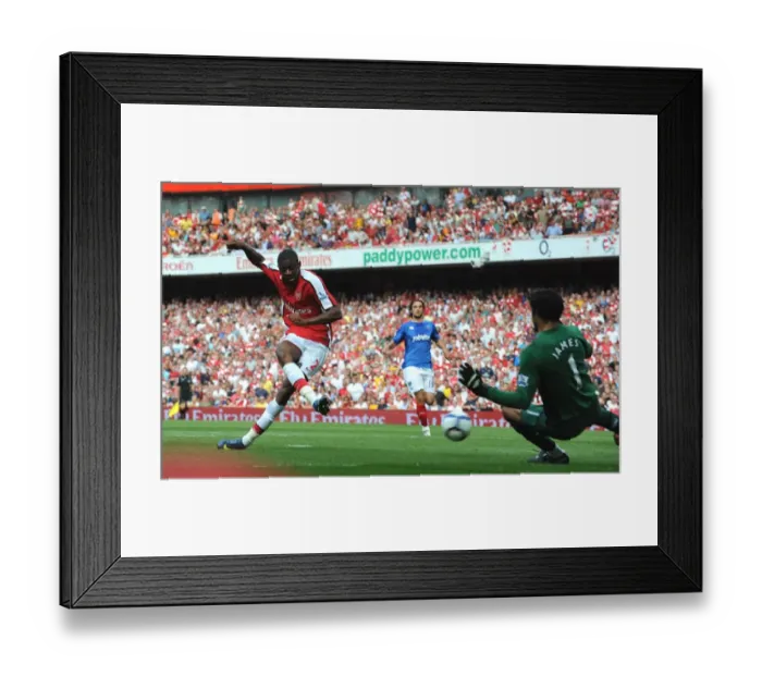 Framed Print : Abou Diaby shoots past Portsmouth goalkeeper David