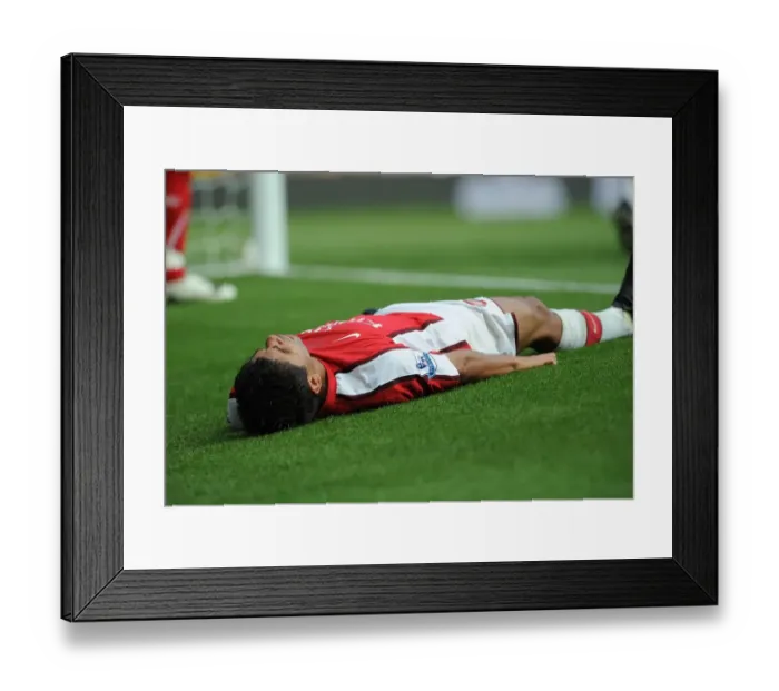 Framed Print : Arsenal's Eduardo Scores in 4-1 Victory over Portsmouth at Emirates Stadium, Barclays Premier League, 2009