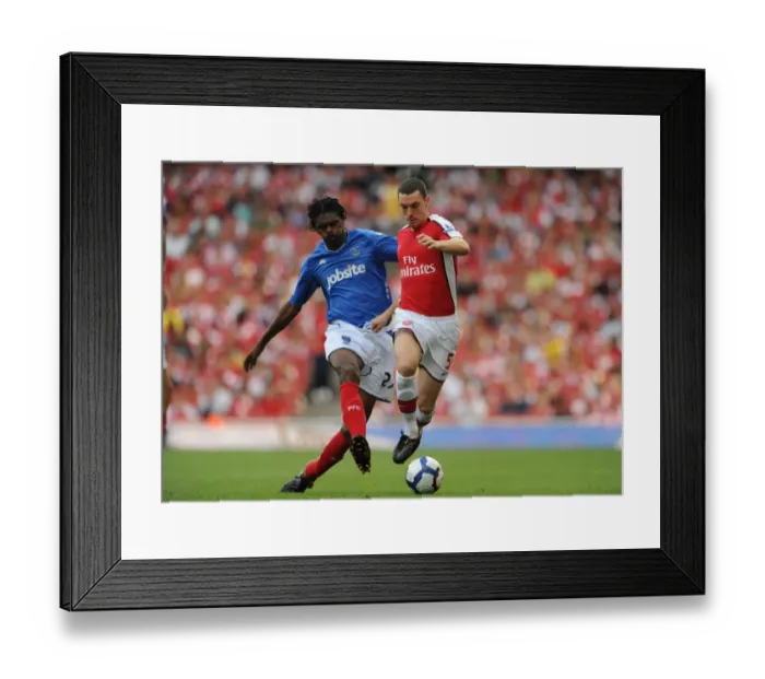 Framed Print : Arsenal's Vermaelen and Kanu Celebrate 4-1 Victory Over Portsmouth at Emirates Stadium, 2009