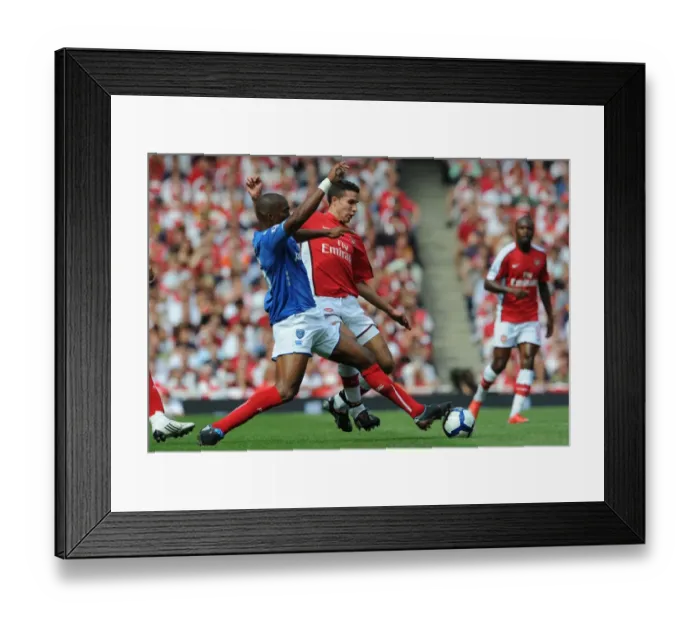 Framed Print : Robin van Persie (Arsenal) Sylvain Distin (Portsmouth)