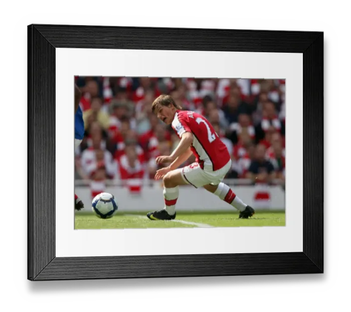 Framed Print : Arshavin's Brilliance: Arsenal's 4-1 Victory over Portsmouth in the Premier League (August 2009) Framed Print : Arshavin's Brilliance: Arsenal's 4-1 Victory over Portsmouth in the Premier League (August 2009)