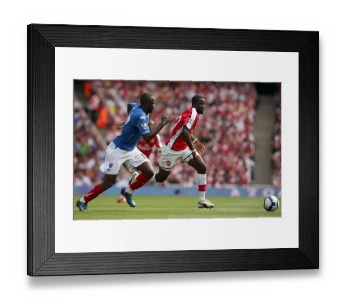 Framed Print : Emmanuel Eboue (Arsenal) John Utaka (Portsmouth)