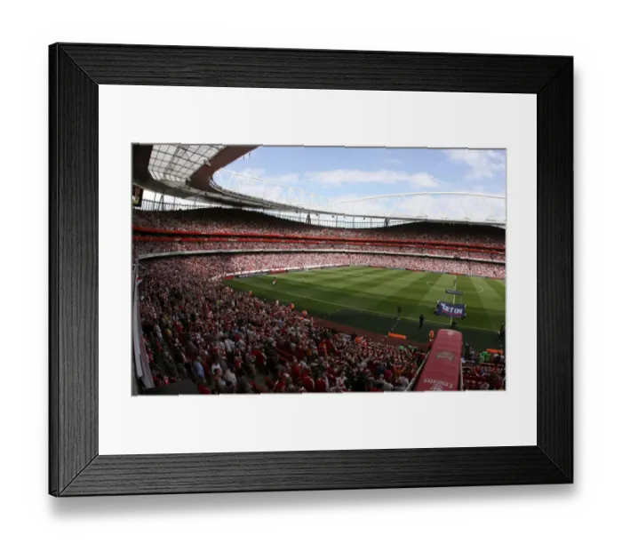 Framed Print : Emirates stadium waits for the teams to walk out onto the pitch