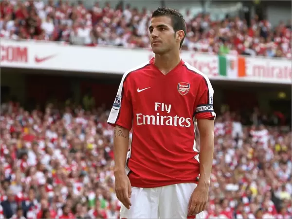 Cesc Fabregas in Action: Arsenal's 4-1 Victory over Portsmouth in the Barclays Premier League, Emirates Stadium (22 / 8 / 09)