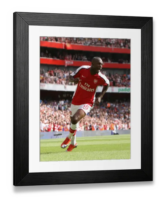 Framed Print : Arsenal's Triumph: Gallas's Goal in Arsenal's Thrilling 4-1 Victory Over Portsmouth (Barclays Premier League, Emirates Stadium, 22 / 8 / 09)