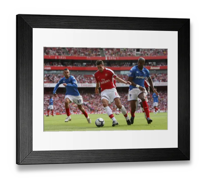 Framed Print : Robin van Persie's Brilliant Performance: Arsenal's 4-1 Victory over Portsmouth (22 / 8 / 09)