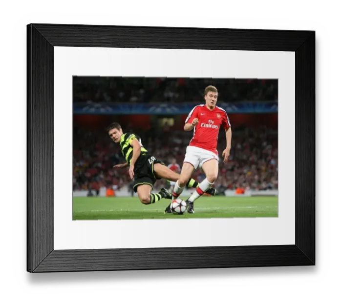 Framed Print : Nicklas Bendtner (Arsenal) Darren O Dea (Celtic)