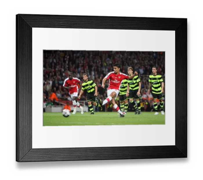 Framed Print : Eduardo scores Arsenals 1st goal from the penalty spot Framed Print : Eduardo scores Arsenals 1st goal from the penalty spot