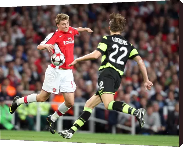 Nicklas Bendtner (Arsenal) Glenn Loovens (Celtic)