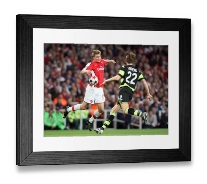 Framed Print : Nicklas Bendtner (Arsenal) Glenn Loovens (Celtic) Framed Print : Nicklas Bendtner (Arsenal) Glenn Loovens (Celtic)