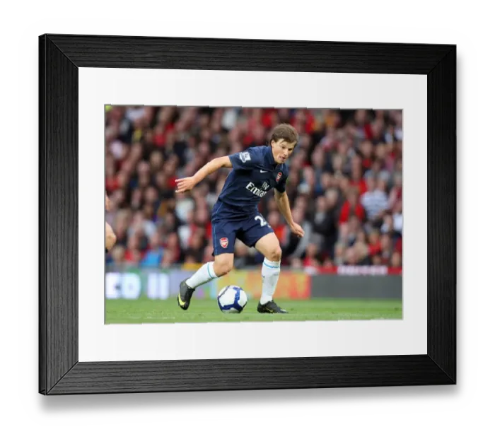Framed Print : Arshavin's Brilliant Battle: Arsenal vs Manchester United - 2-1 at Old Trafford Framed Print : Arshavin's Brilliant Battle: Arsenal vs Manchester United - 2-1 at Old Trafford
