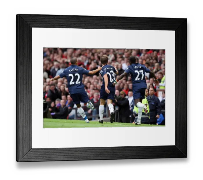 Framed Print : Arshavin, Clichy, and Eboue: Unforgettable Moment as Arsenal Tops Manchester United 2-1 in the Premier League