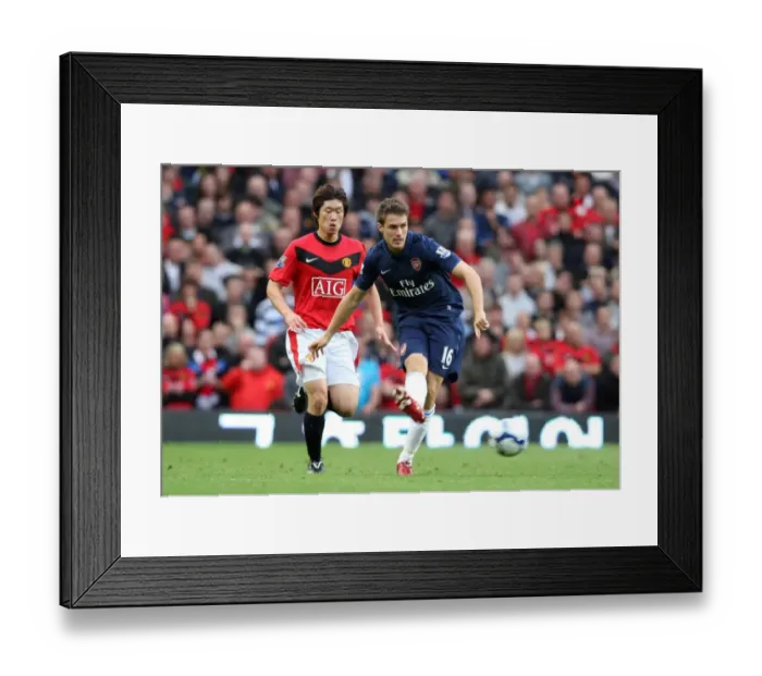 Framed Print : Aaron Ramsey (Arsenal) Ji Sun Park (Man Utd) Framed Print : Aaron Ramsey (Arsenal) Ji Sun Park (Man Utd)