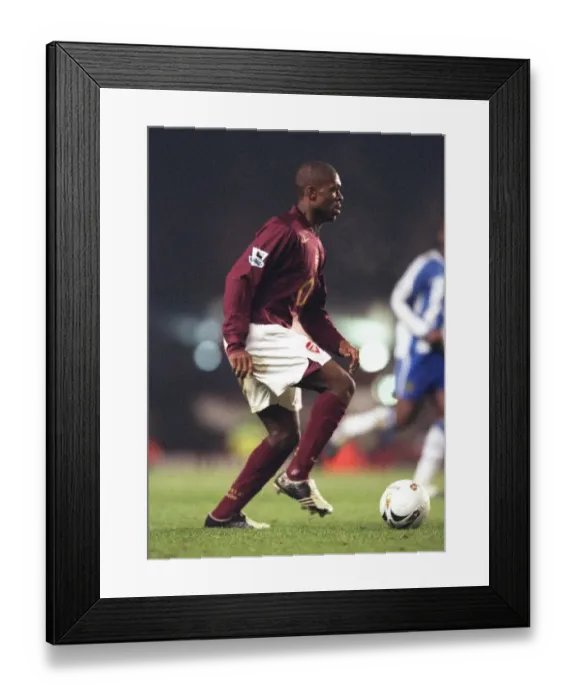 Framed Print : Kerrea Gilbert in Action: Arsenal vs. Wigan Athletic in Carling League Cup Semifinal