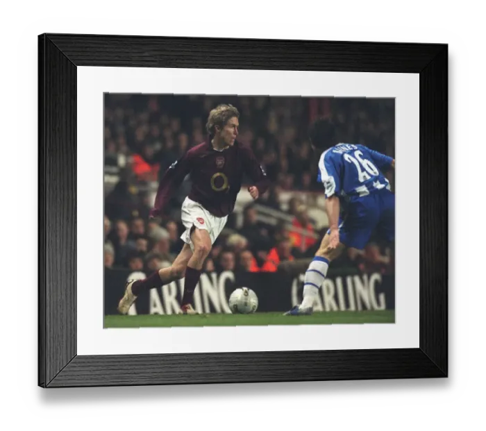 Framed Print : Alex Hleb (Arsenal) Leighton Baines (Wigan). Arsenal 2: 1 Wigan Athletic Framed Print : Alex Hleb (Arsenal) Leighton Baines (Wigan). Arsenal 2: 1 Wigan Athletic