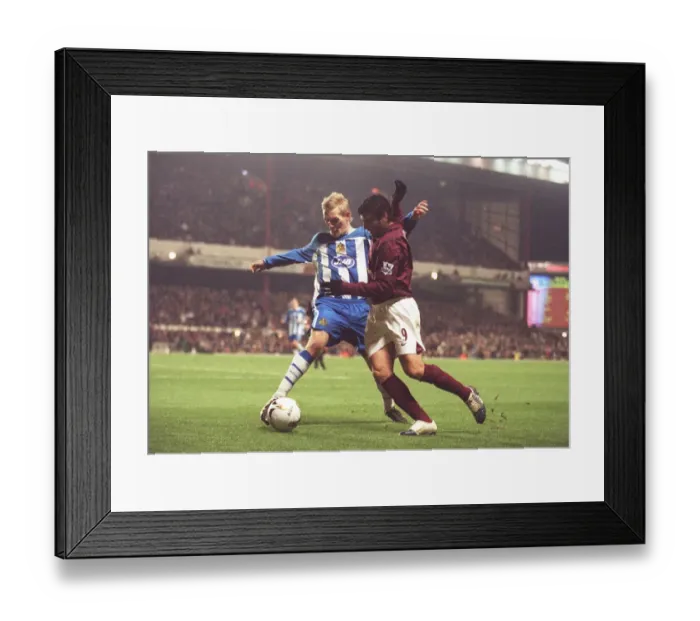 Framed Print : Jose Reyes (Arsenal) Gary Teale (Wigan). Arsenal 2: 1 Wigan Athletic