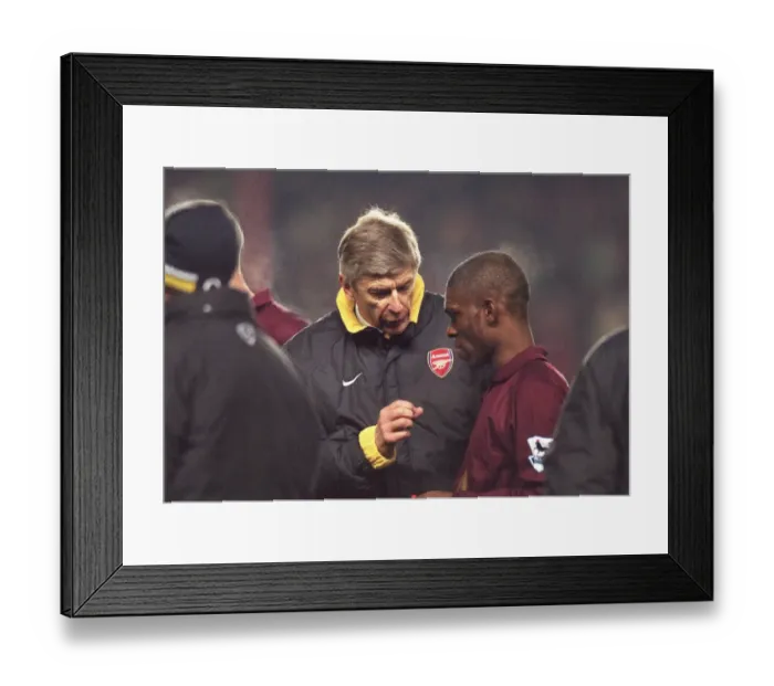 Framed Print : Arsene Wenger the Arsenal manager talks to Kerrea Gilbert (Arsenal) before the start of extra time