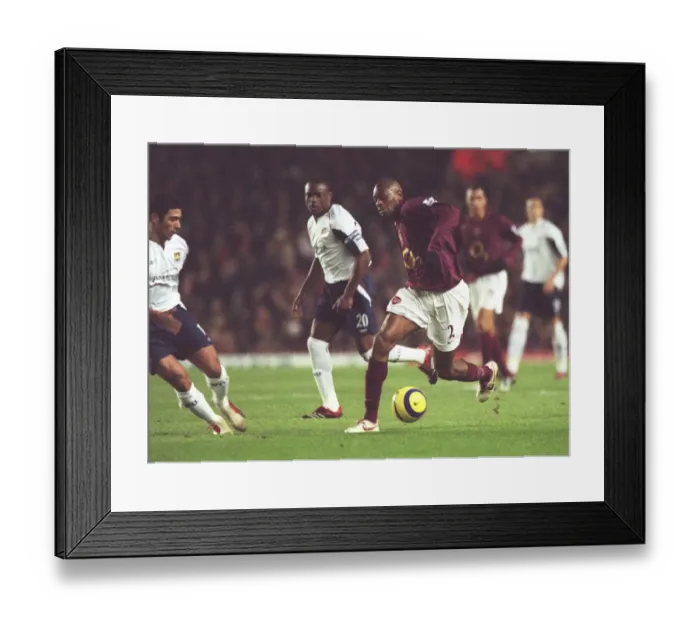 Framed Print : Abou Diaby (Arsenal) Hayden Mullins (West Ham). Arsenal 2: 3 West Ham United