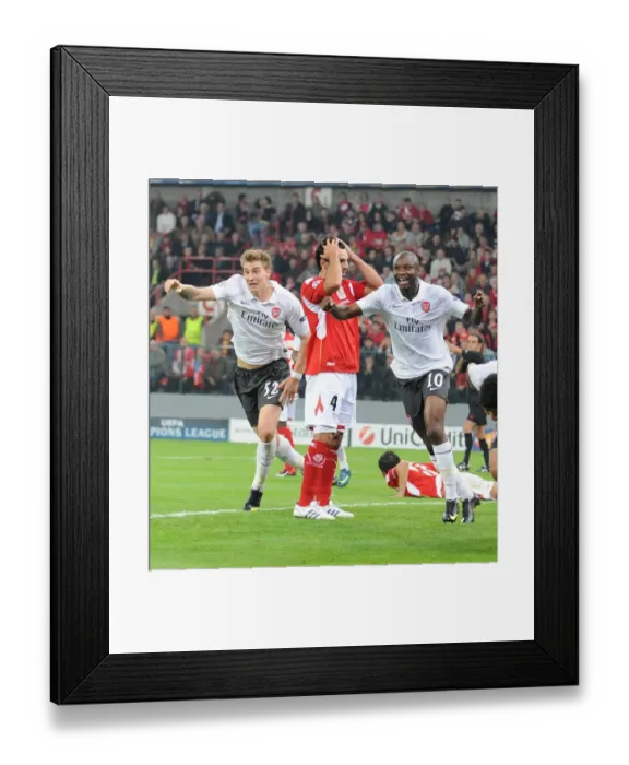 Framed Print : Nicklas Bendnter and William Gallas celebrate the 3rd Arsenal goal Framed Print : Nicklas Bendnter and William Gallas celebrate the 3rd Arsenal goal