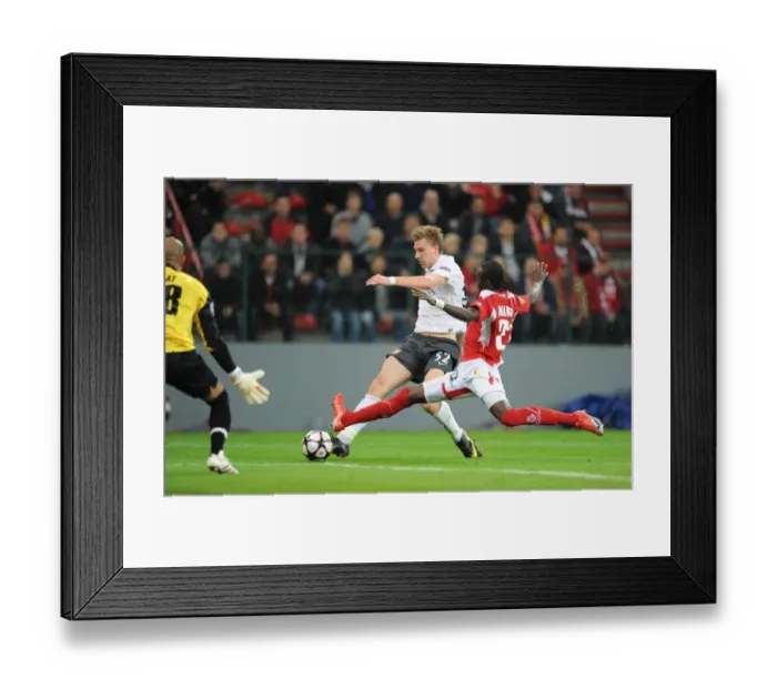 Framed Print : Nicklas Bendnter shoots past Liege goalkeeper Sinan Framed Print : Nicklas Bendnter shoots past Liege goalkeeper Sinan