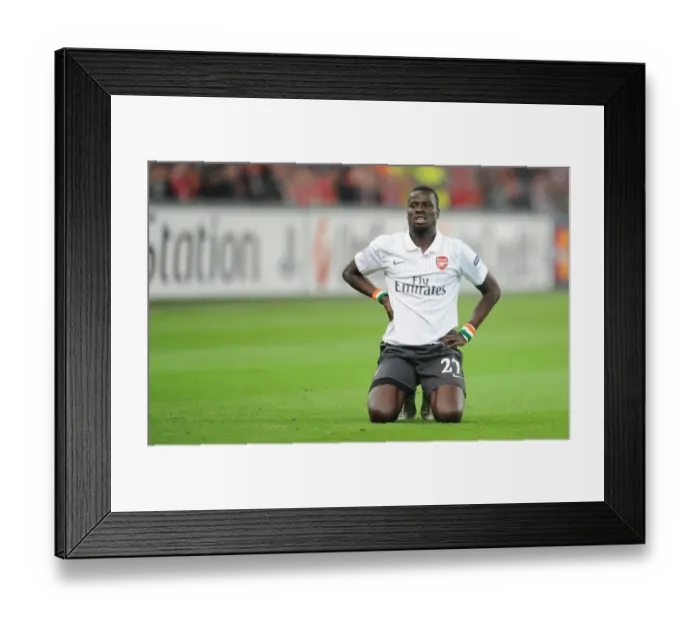 Framed Print : Emmanuel Eboue in Action: Arsenal's Triumph over Standard Liege in UEFA Champions League (16 / 9 / 2009) Framed Print : Emmanuel Eboue in Action: Arsenal's Triumph over Standard Liege in UEFA Champions League (16 / 9 / 2009)