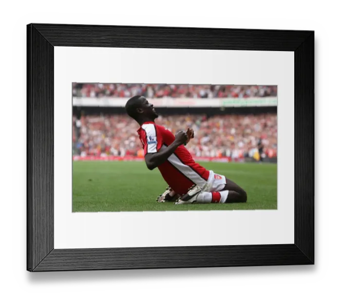 Framed Print : Emmanuel Eboue celebrates scoring Arsenals 3rd goal