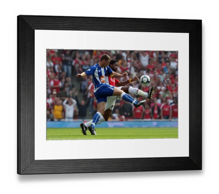 Framed Print : Alex Song (Arsenal) Jason Koumas (Wigan) Framed Print : Alex Song (Arsenal) Jason Koumas (Wigan)