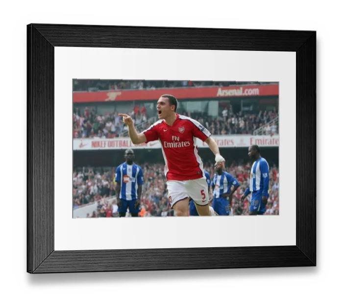 Framed Print : Thomas Vermaelen celebrates scoring his and Arsenals 1st goal Framed Print : Thomas Vermaelen celebrates scoring his and Arsenals 1st goal