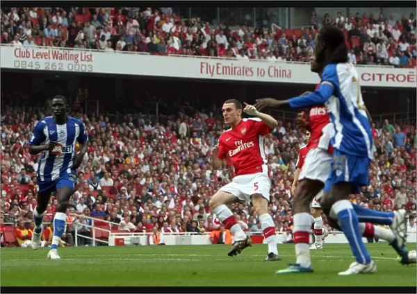Thomas Vermaelen scores his and Arsenals 2nd goal