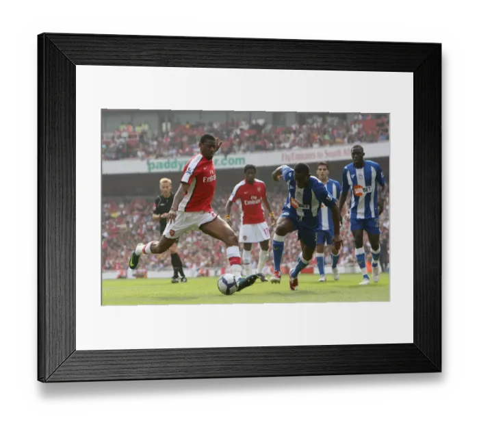 Framed Print : Abou Diaby (Arsenal) Maynor Figueroa (Wigan)