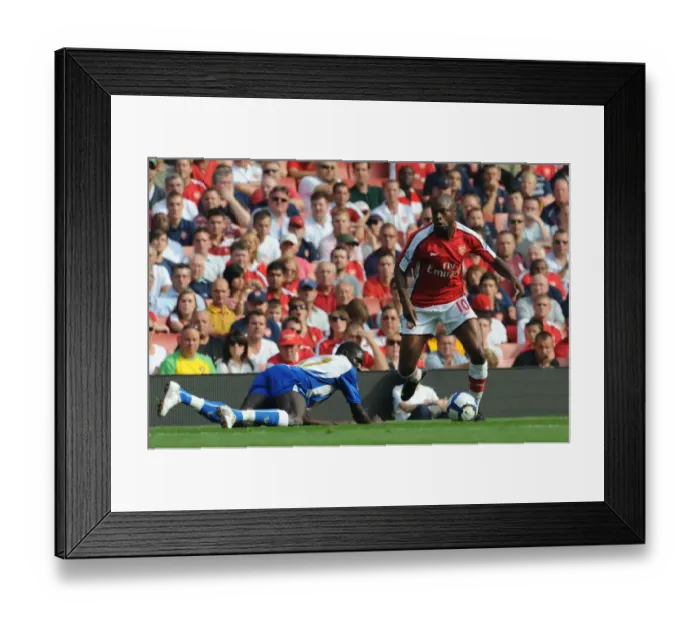 Framed Print : William Gallas (Arsenal) Mohammed Diame (Wigan) Framed Print : William Gallas (Arsenal) Mohammed Diame (Wigan)